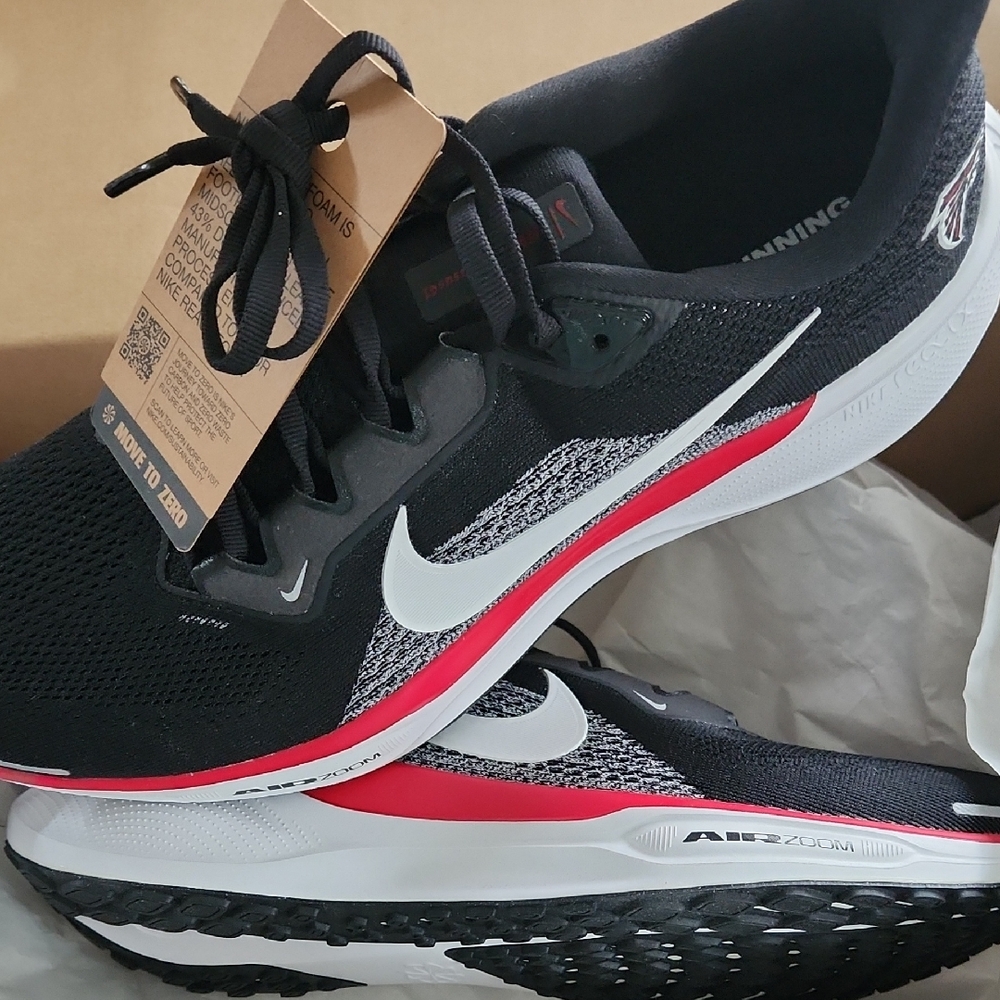 Nike Pegasus Zoom Men's Atlanta Falcons Shoes. New In Box Size 10.5